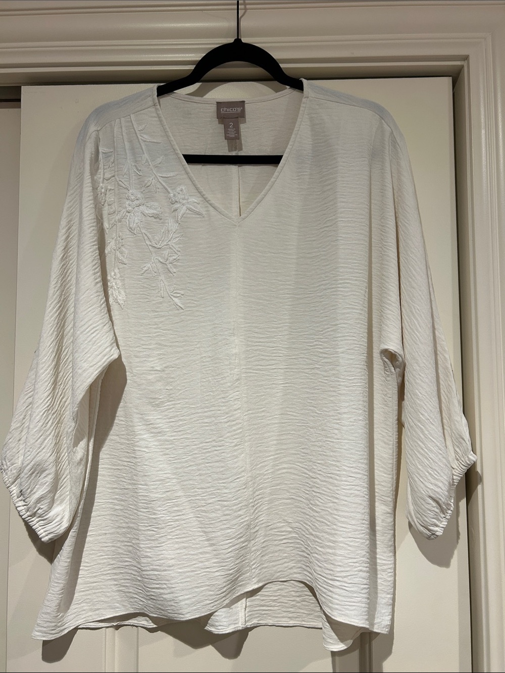 Chico's Cream V-Neck Textured Tunic with Floral Embroidery    Size 12/14